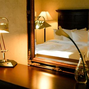 Heritage Queen Room